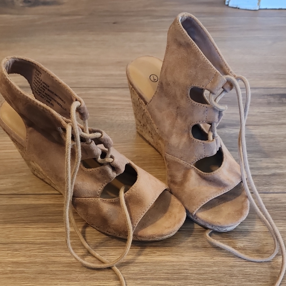 Elegant Tan Lace-Up Wedge Sandals